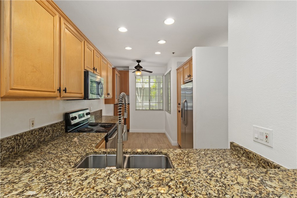 Huntington Beach, California, 92646, United States, 2 Bedrooms Bedrooms, ,2 BathroomsBathrooms,Residential,For Sale,1939014