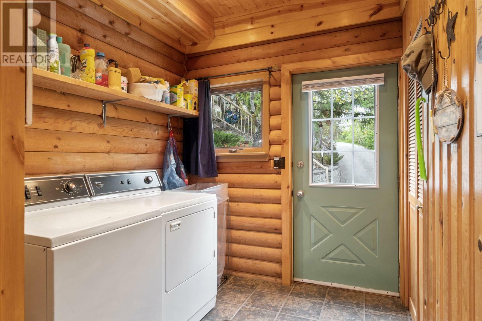 SICAMOUS, British Columbia, V0E 2V0, CA, 4 Bedrooms Bedrooms, ,3 BathroomsBathrooms,Residential,For Sale,1837612