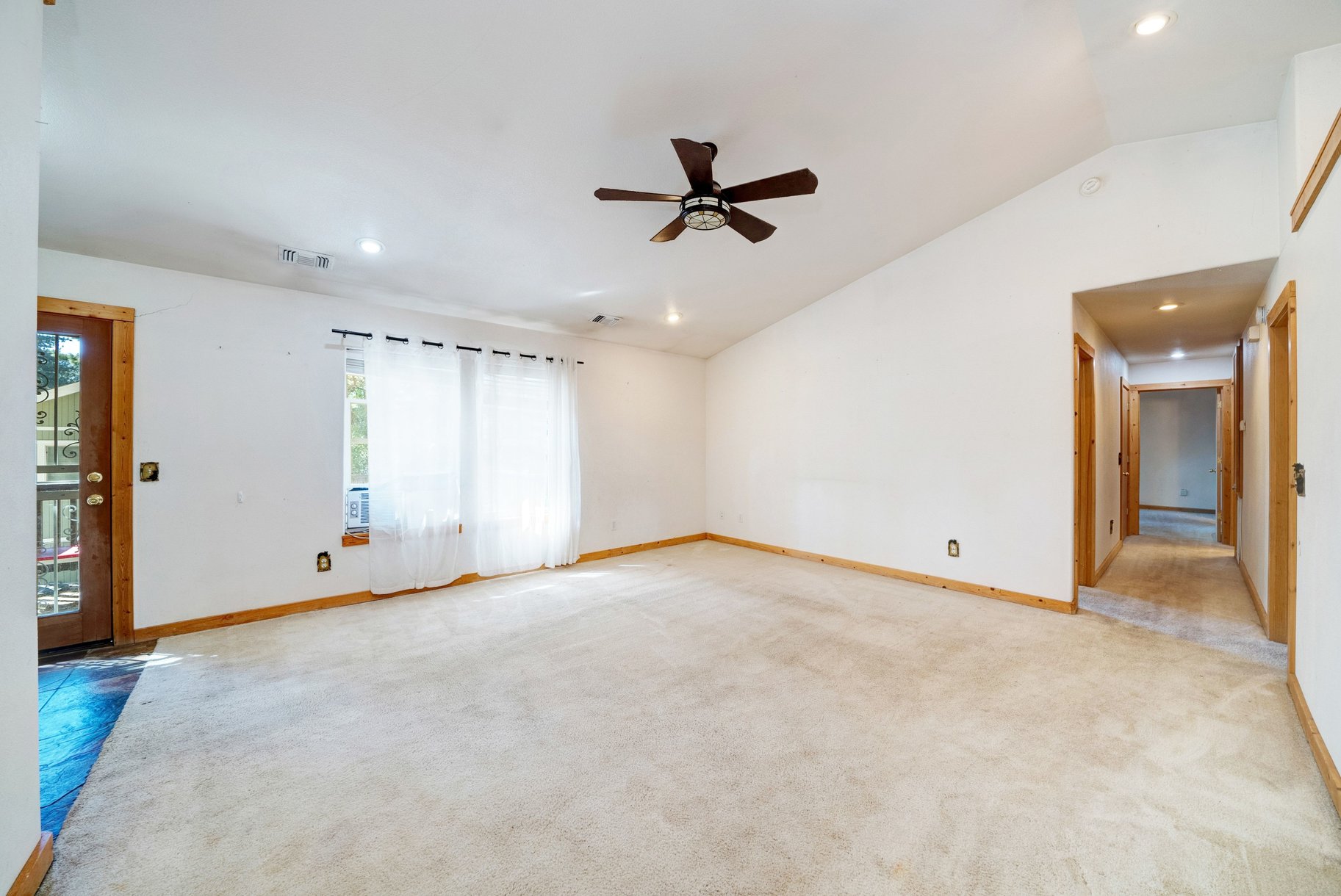  Affordable Home in the Heart of Portola, CA - 物件實景