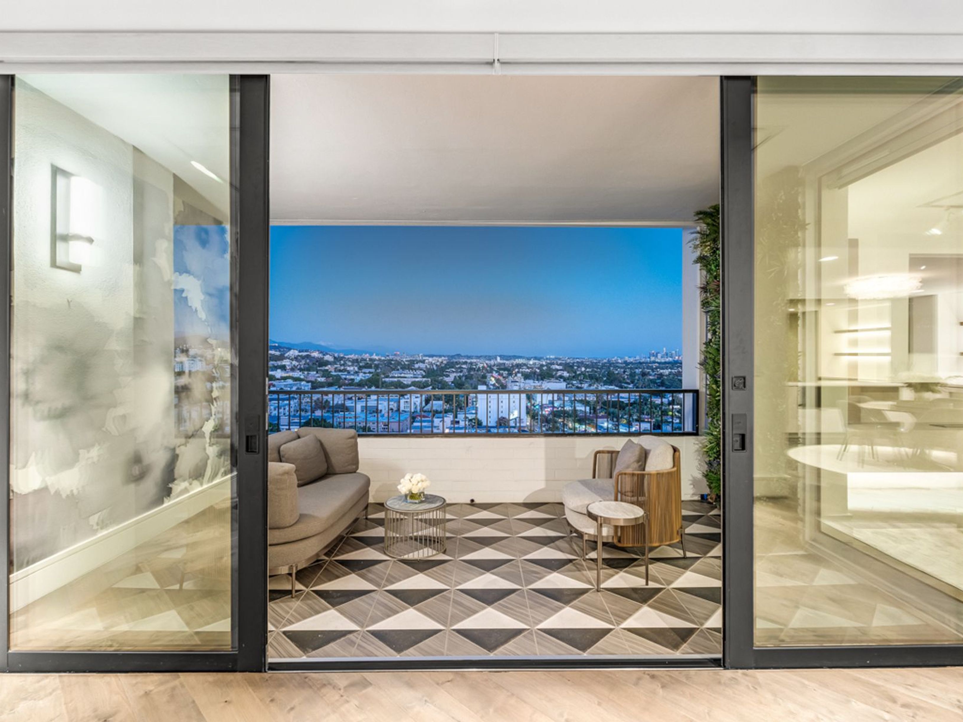  1100 Alta Loma Vista Road , West Hollywood, CA 90069 - 物件實景