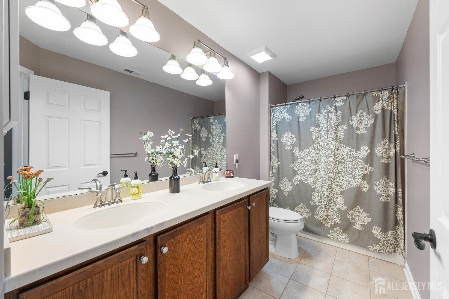 Piscataway, New Jersey, 08854, United States, 4 Bedrooms Bedrooms, ,3 BathroomsBathrooms,Residential,For Sale,1889779