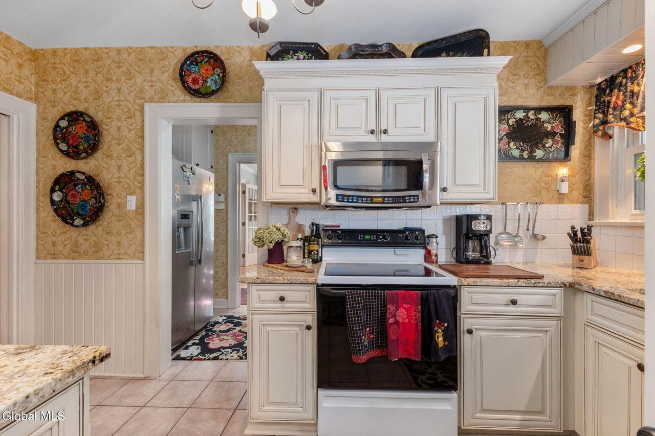 Niskayuna, New York, 12309, United States, 5 Bedrooms Bedrooms, ,3 BathroomsBathrooms,Residential,For Sale,1988361