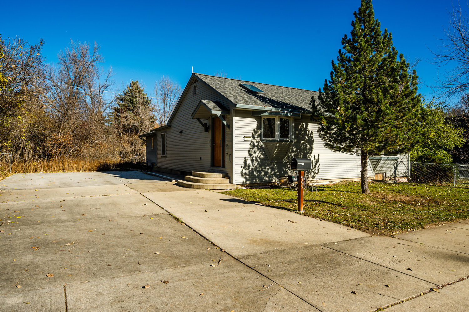 Sheridan, Wyoming, 82801, United States, 4 Bedrooms Bedrooms, ,2 BathroomsBathrooms,Residential,For Sale,1987057