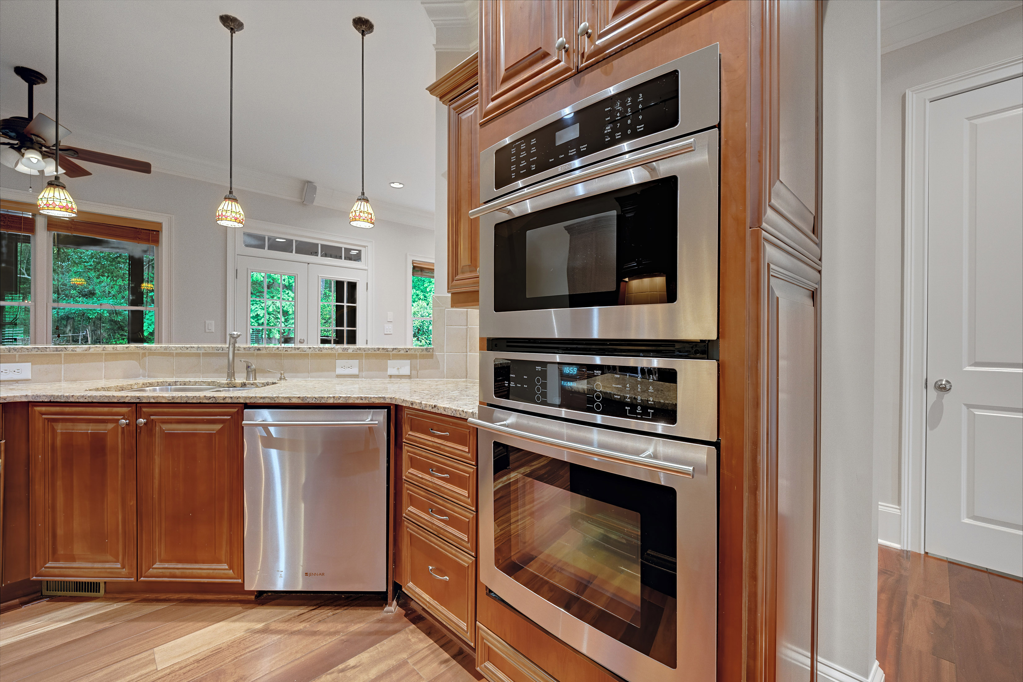  Sandy Springs Townhome Lives Like a Single Family Residence - 物件實景