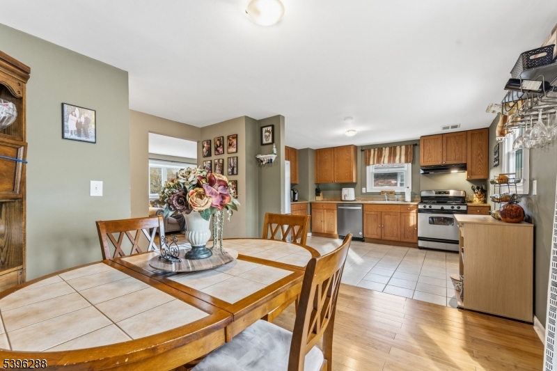 Dunellen Boro, New Jersey, 08812, United States, 5 Bedrooms Bedrooms, ,2 BathroomsBathrooms,Residential,For Sale,1989398