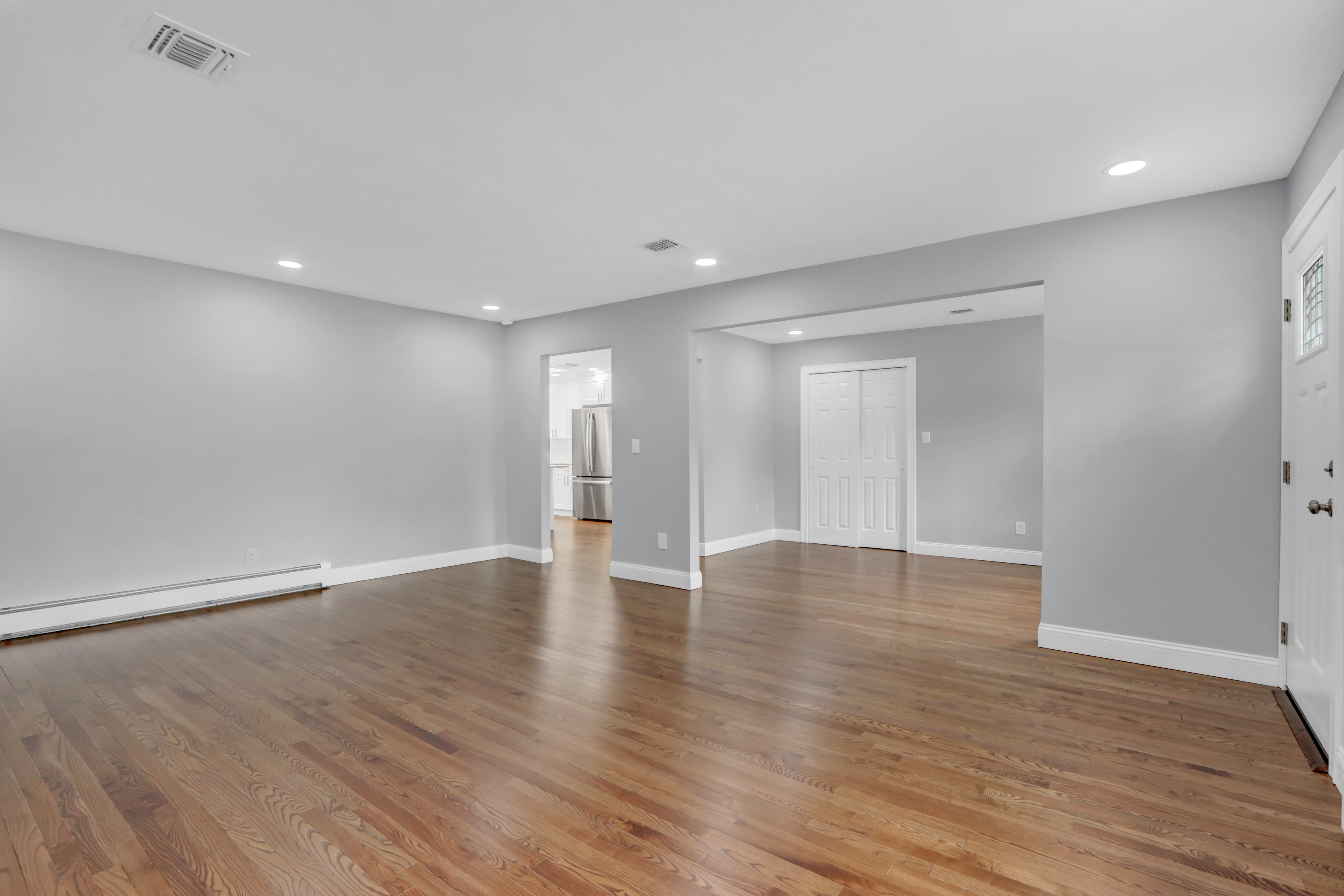 West Islip, New York, 11795, United States, 3 Bedrooms Bedrooms, ,2 BathroomsBathrooms,Residential,For Sale,1920311