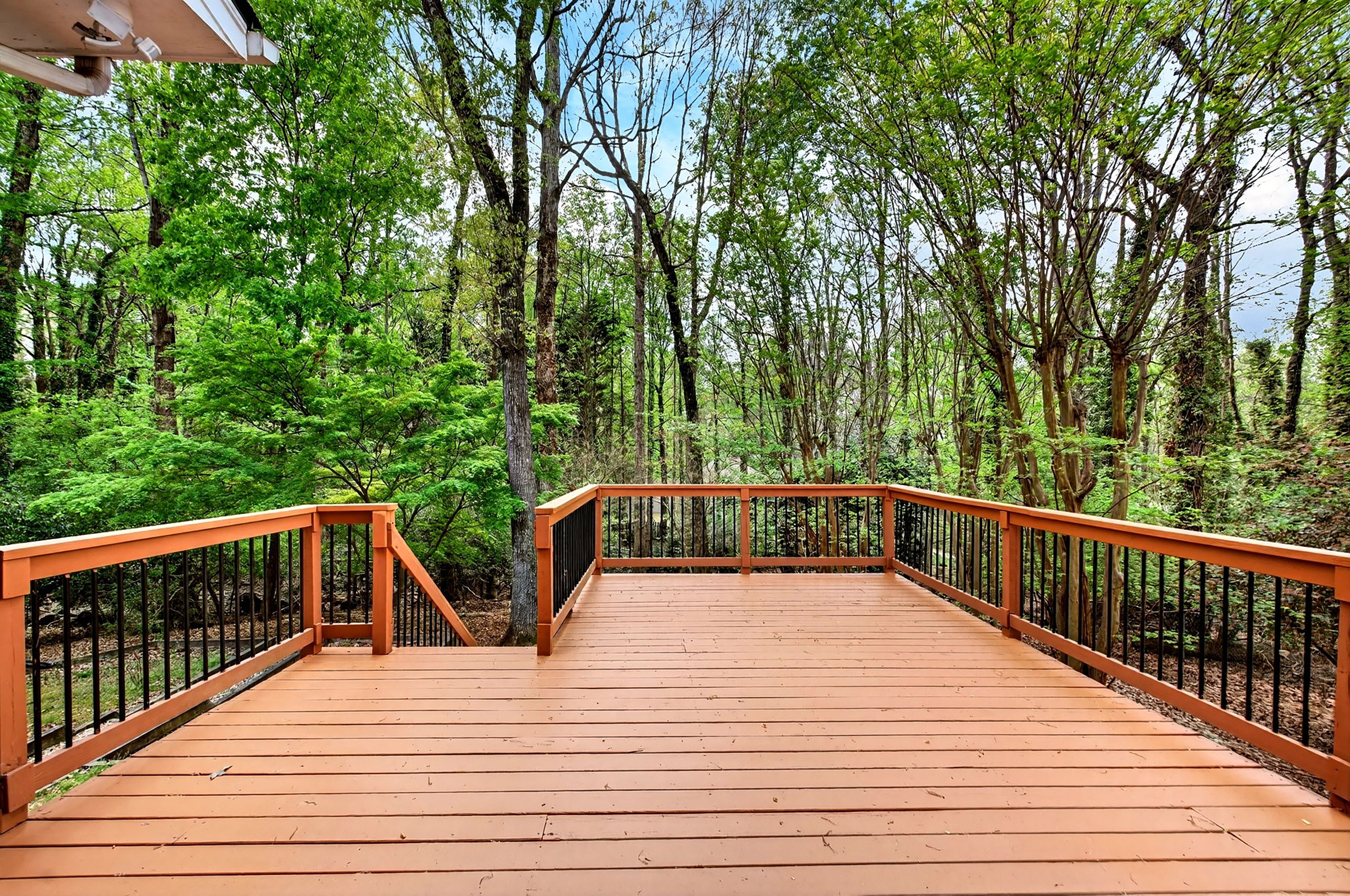  Thoughtfully Expanded and Updated Dunwoody Home on Wooded 0.82+/- Acre Lot - 物件實景