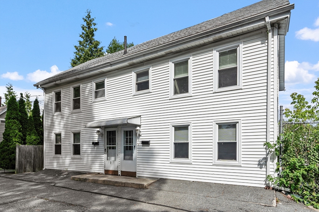 Stoneham, Massachusetts, 02180, United States, 4 Bedrooms Bedrooms, ,2 BathroomsBathrooms,Residential,For Sale,1898485