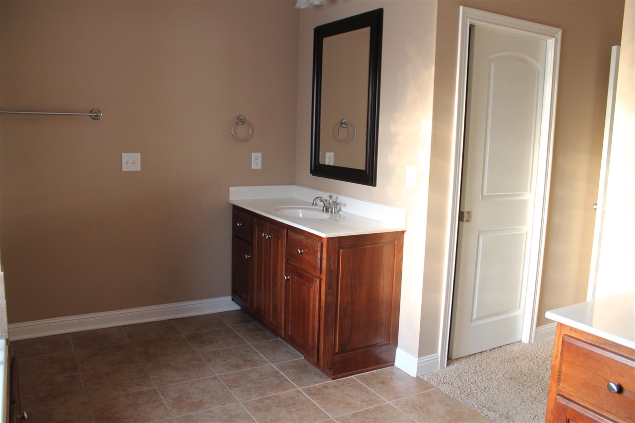 Bowling Green, Kentucky, 42101, United States, 3 Bedrooms Bedrooms, ,2 BathroomsBathrooms,Residential,For Sale,1838101