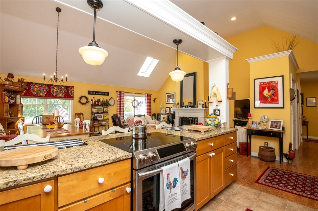 Seabrook, New Hampshire, 03874, United States, 3 Bedrooms Bedrooms, ,2 BathroomsBathrooms,Residential,For Sale,1989361