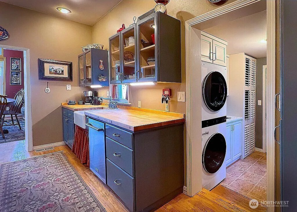 Oak Harbor, Washington, 98277, United States, 3 Bedrooms Bedrooms, ,2 BathroomsBathrooms,Residential,For Sale,1982264