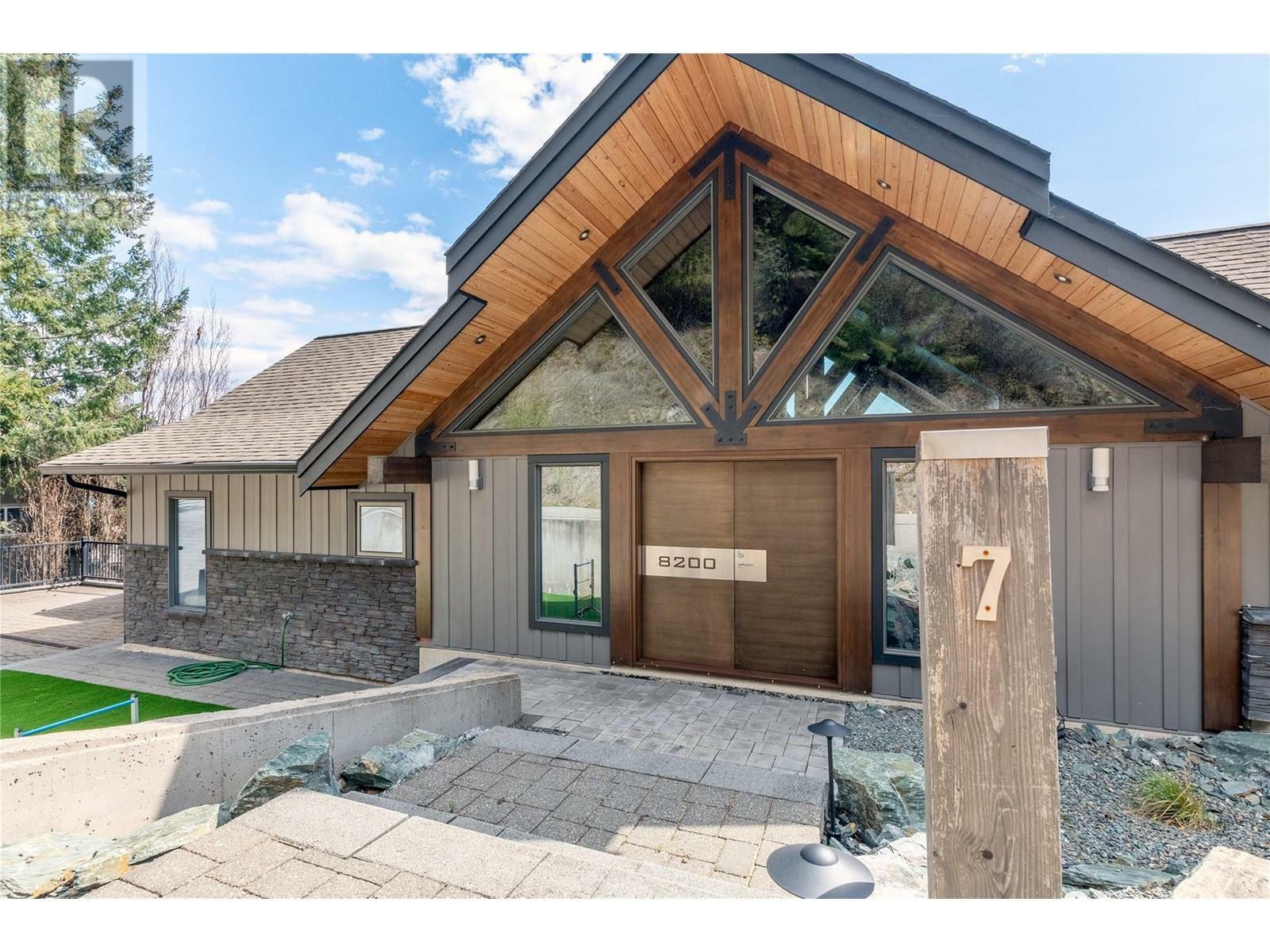 ANGLEMONT, British Columbia, V0E 1M8, CA, 5 Bedrooms Bedrooms, ,4 BathroomsBathrooms,Residential,For Sale,1838745