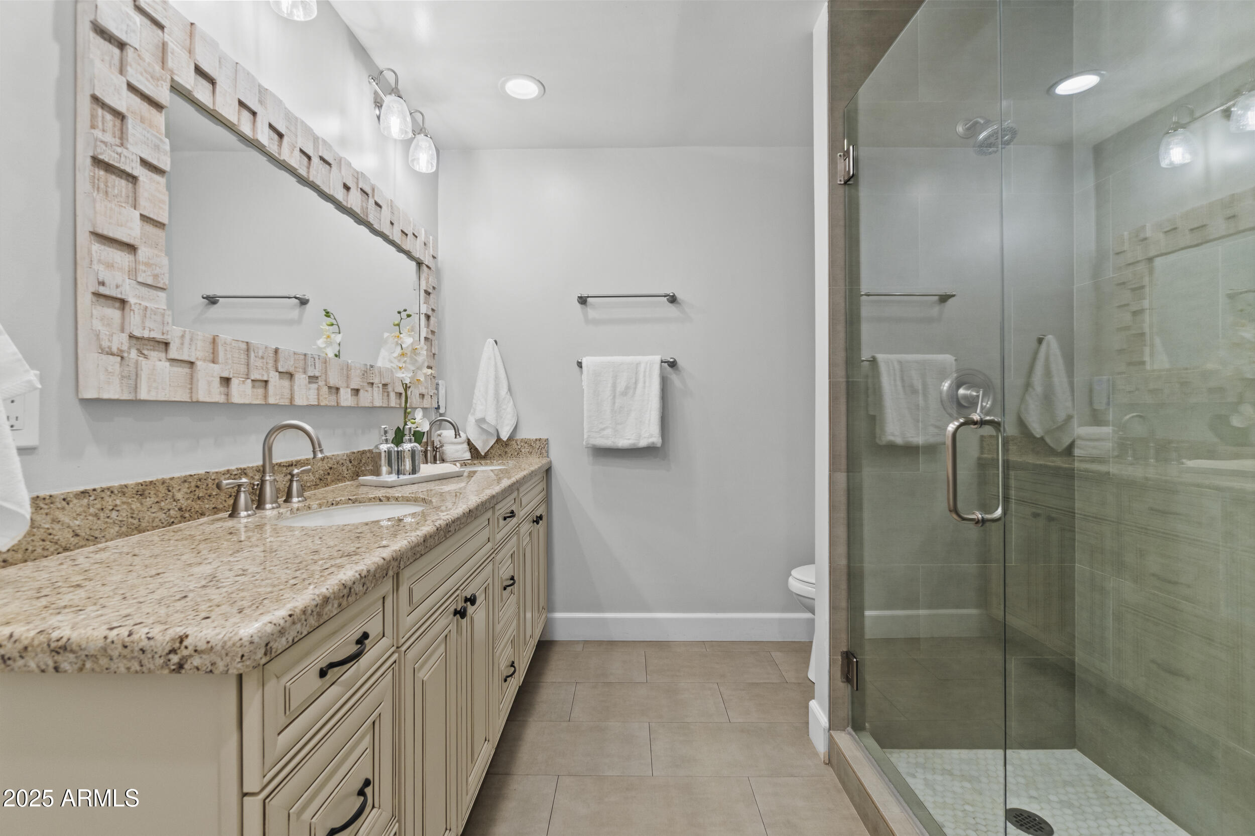 Phoenix, Arizona, 85018, United States, 6 Bedrooms Bedrooms, ,4 BathroomsBathrooms,Residential,For Sale,2002076