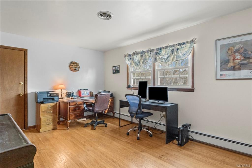 Lewiston, New York, 14092, United States, 5 Bedrooms Bedrooms, ,3 BathroomsBathrooms,Residential,For Sale,1849954
