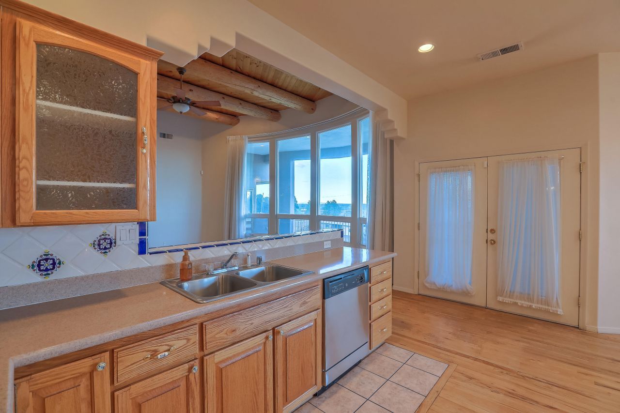 Albuquerque, New Mexico, 87105, United States, 3 Bedrooms Bedrooms, ,4 BathroomsBathrooms,Residential,For Sale,1947085