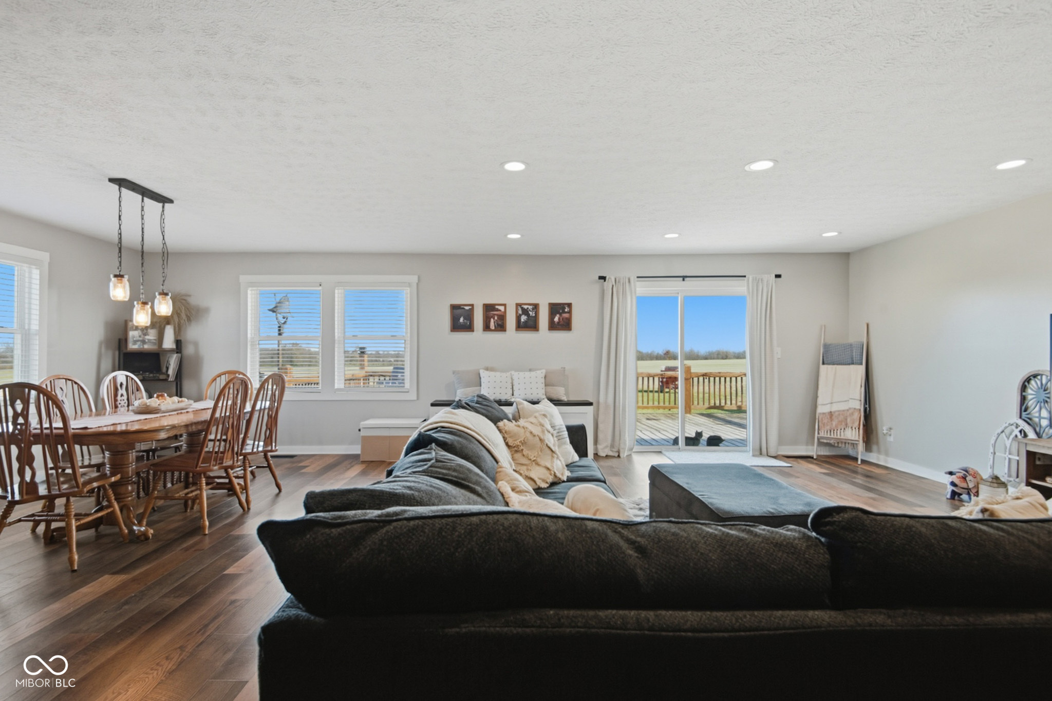 Edinburgh, Indiana, 46124, United States, 3 Bedrooms Bedrooms, ,2 BathroomsBathrooms,Residential,For Sale,1994228