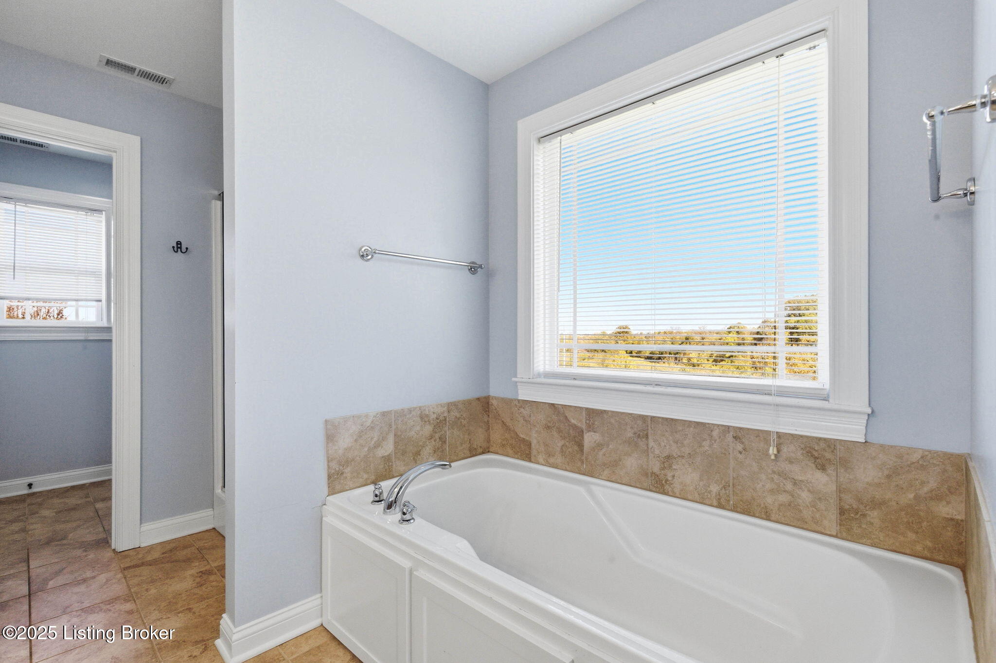 La Grange, Kentucky, 40031, United States, 5 Bedrooms Bedrooms, ,4 BathroomsBathrooms,Residential,For Sale,1971685