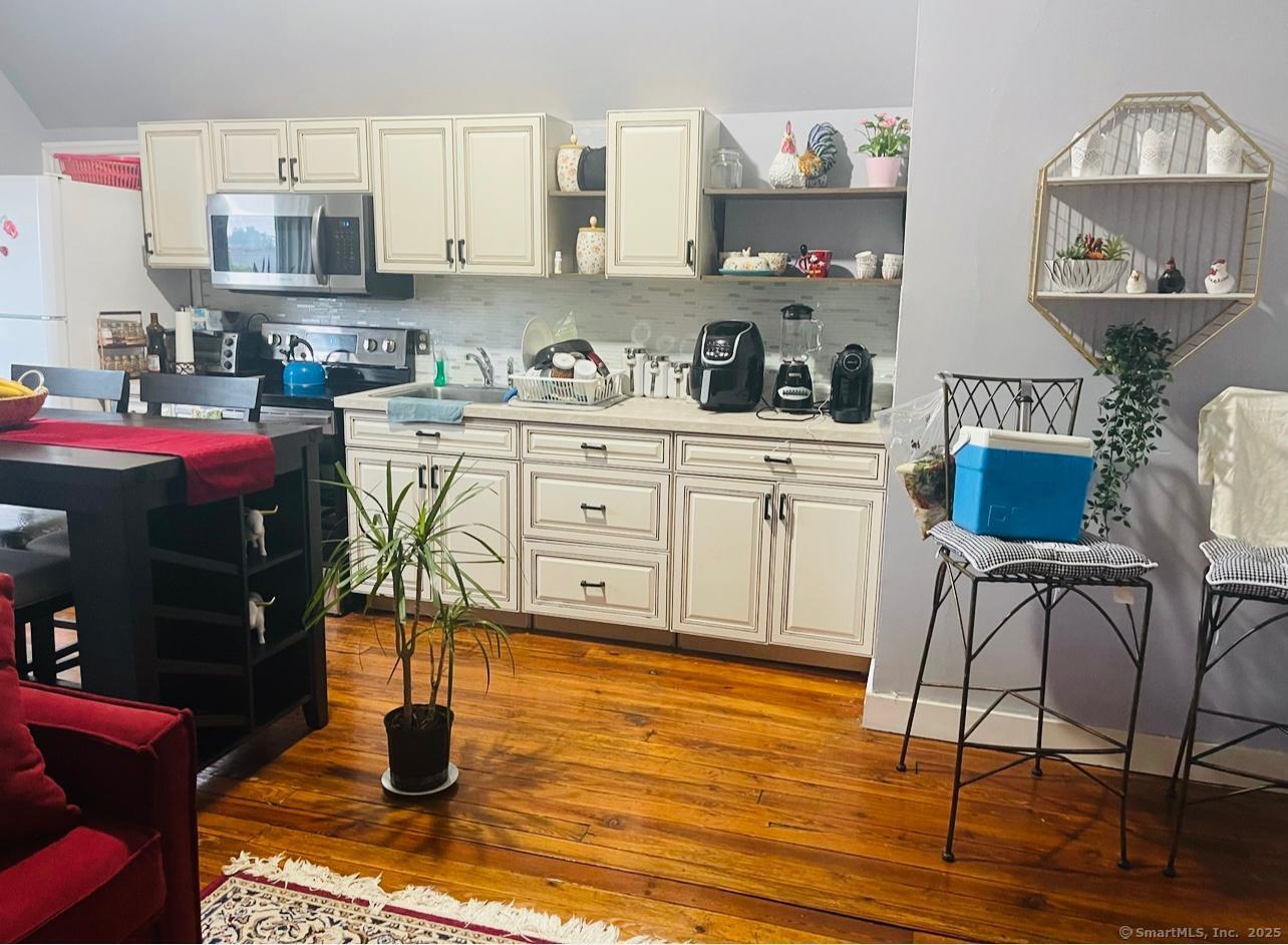 Bridgeport, Connecticut, 06606, United States, 10 Bedrooms Bedrooms, ,2 BathroomsBathrooms,Residential,For Sale,1974129