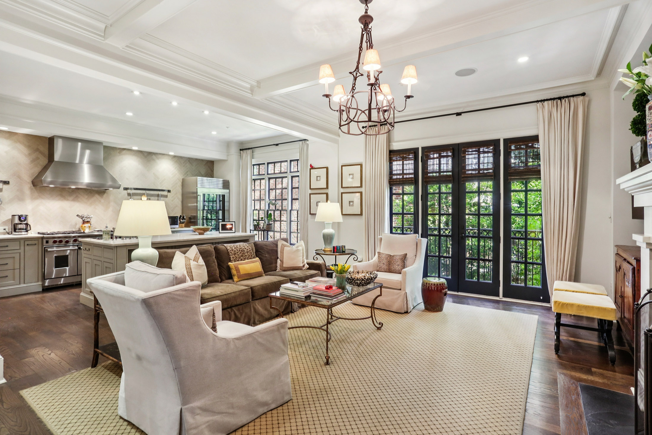  Exceptional Garden Hills Townhome Combines Luxury, Location and Lifestyle - 物件實景