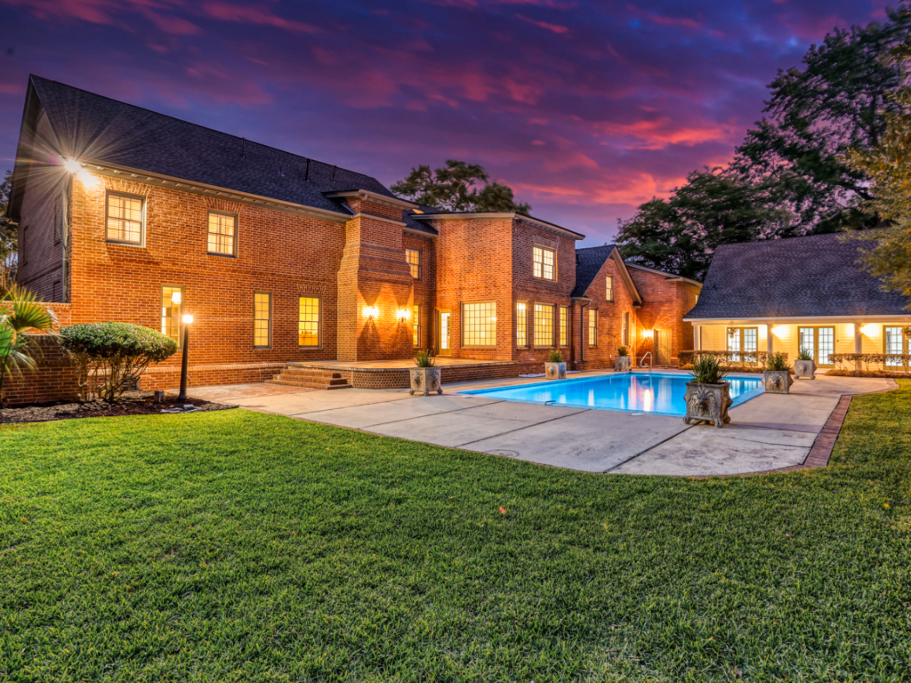  Grand Colonial Estate is Rare Find in the Heart of Midtown - 物件實景