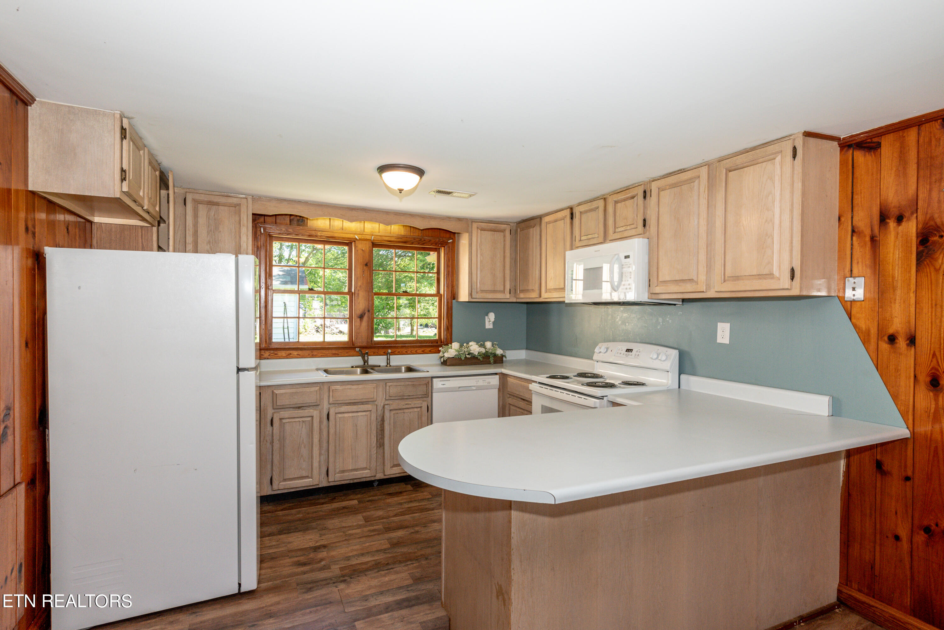 Townsend, Tennessee, 37882, United States, 3 Bedrooms Bedrooms, ,2 BathroomsBathrooms,Residential,For Sale,1984041