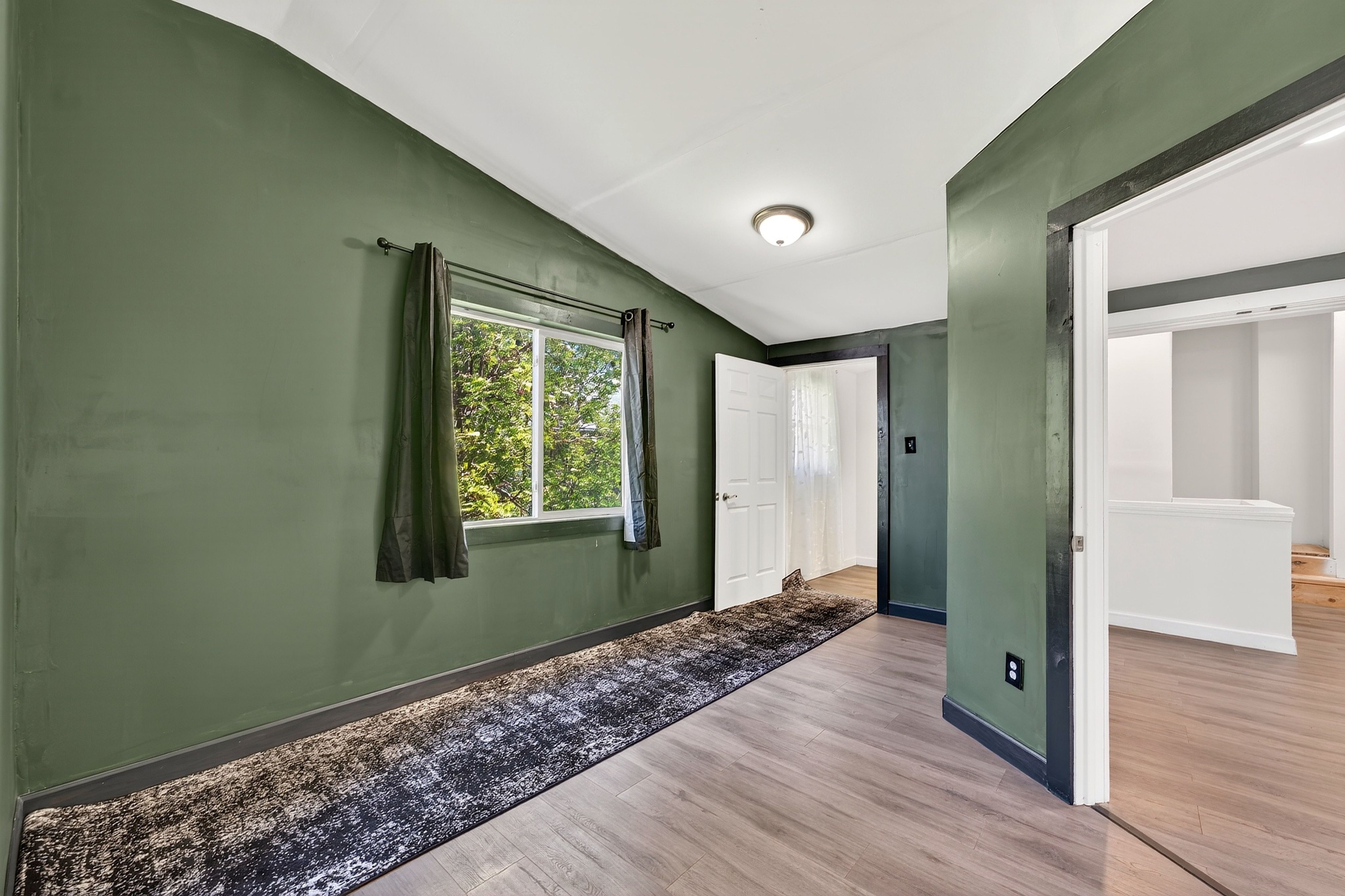  Ultimate Versatility: 7-Bedroom Gem with $40K in Upgrades & Private Guest Wing - 物件實景