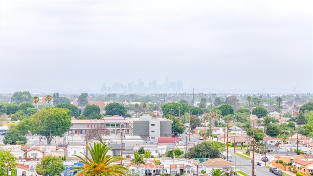 Los Angeles, California, 90003, United States, 5 Bedrooms Bedrooms, ,Residential,For Sale,1889512