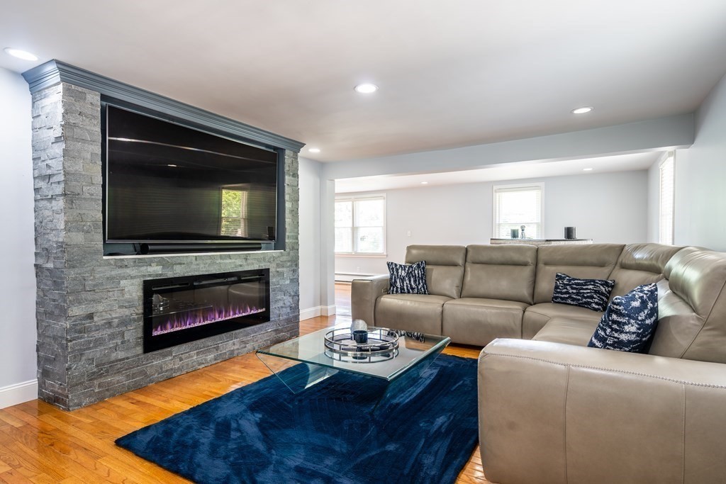 Wrentham, Massachusetts, 02093, United States, 3 Bedrooms Bedrooms, ,5 BathroomsBathrooms,Residential,For Sale,1851924