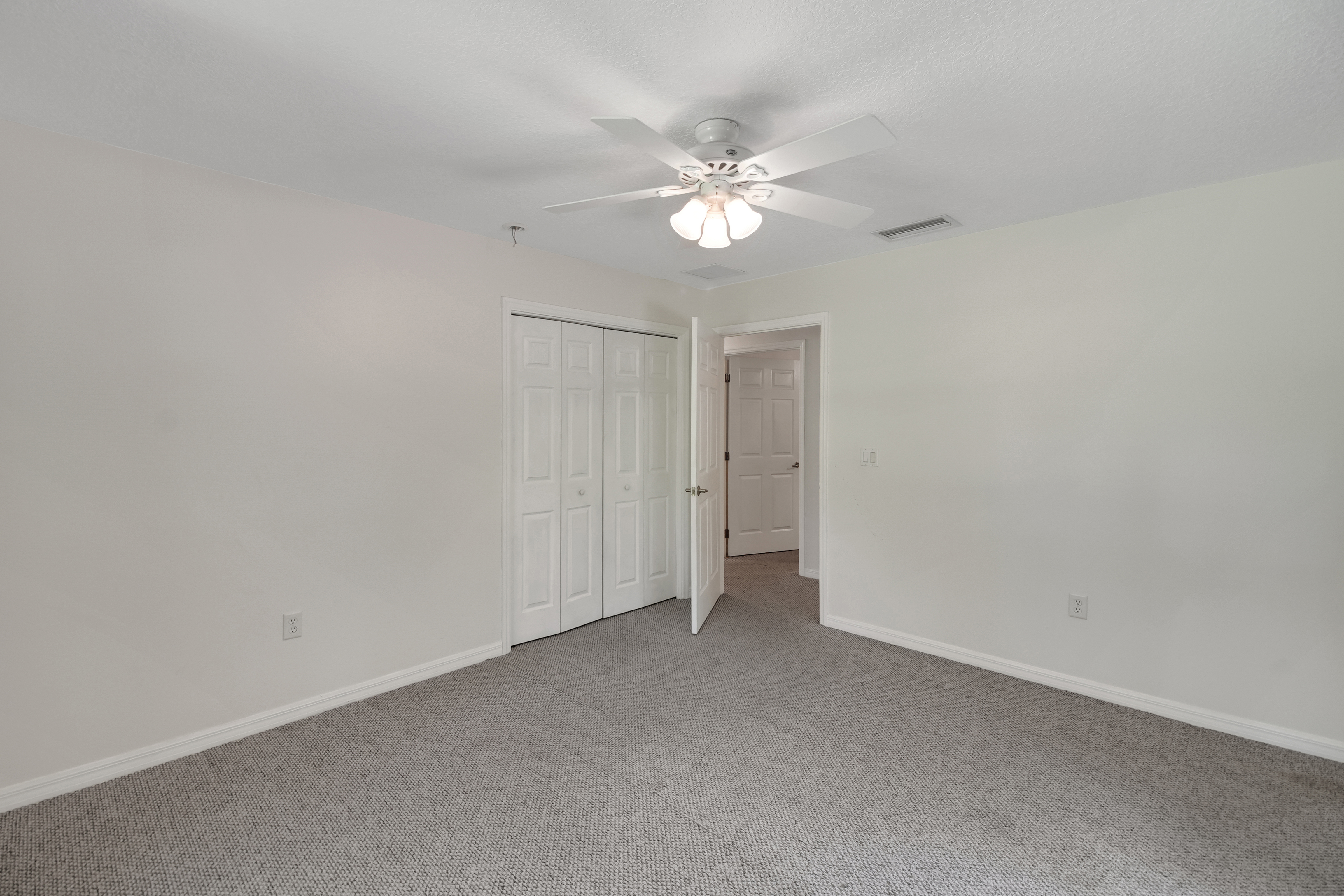 Lady Lake, Florida, 32159, United States, 6 Bedrooms Bedrooms, ,5 BathroomsBathrooms,Residential,For Sale,1921819
