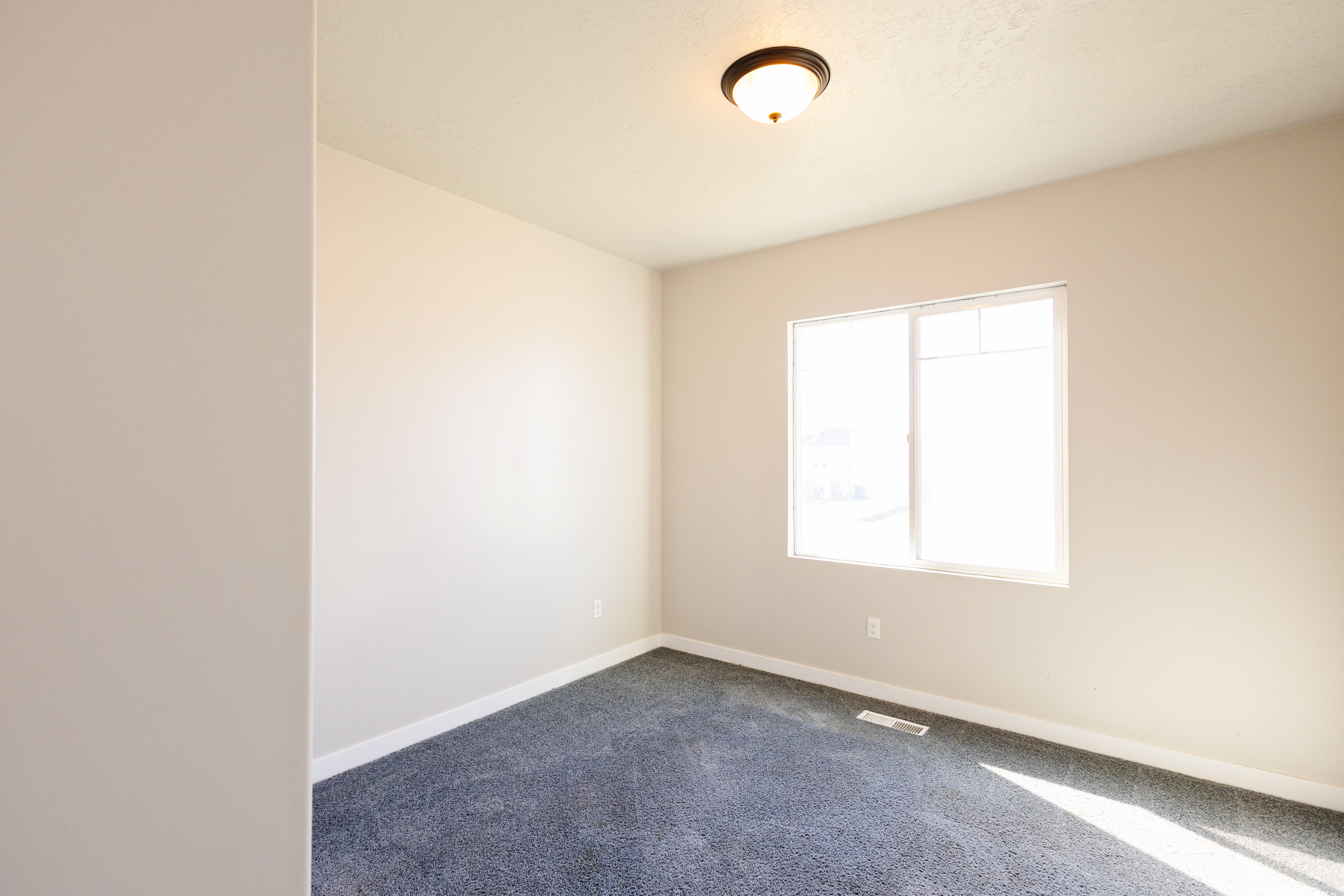 Santaquin, Utah, 84655, United States, 5 Bedrooms Bedrooms, ,5 BathroomsBathrooms,Residential,For Sale,1977423