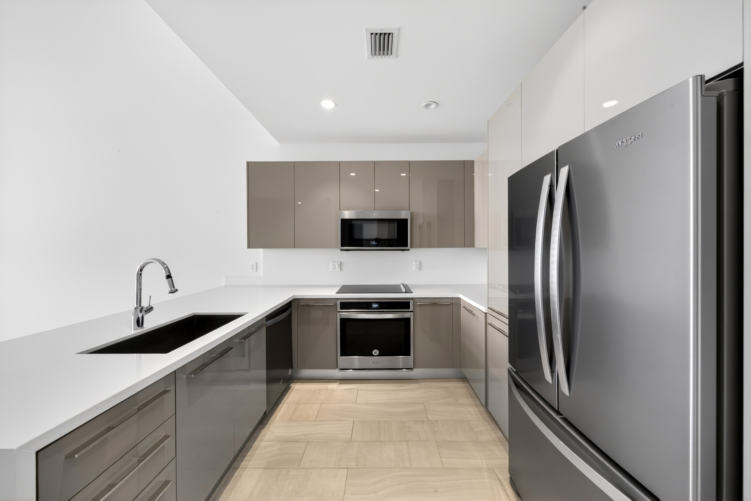  2000 Metropica Way, Sunrise, FL, 33323 - 物件實景