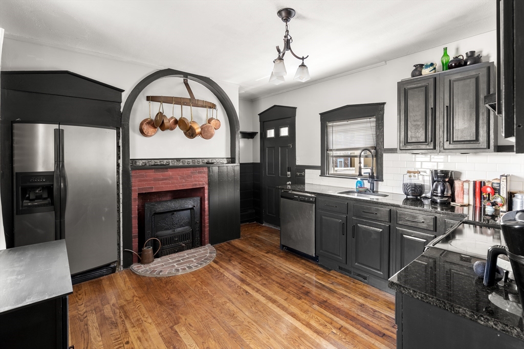 New Bedford, Massachusetts, 02740, United States, 4 Bedrooms Bedrooms, ,3 BathroomsBathrooms,Residential,For Sale,1897669