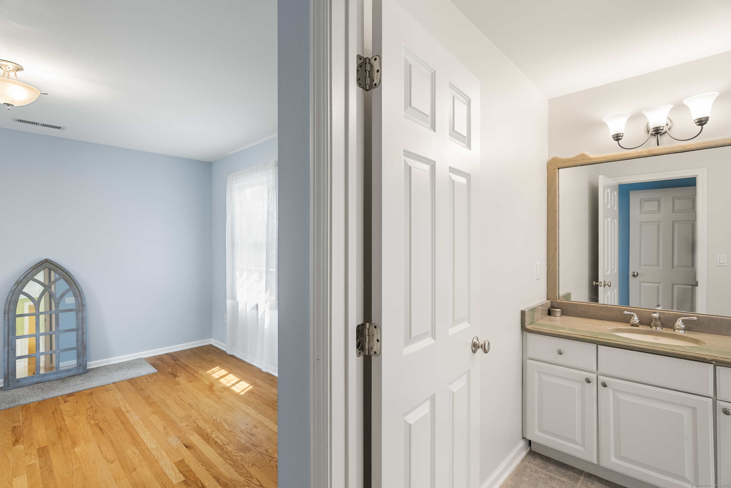 Newtown, Connecticut, 06470, United States, 4 Bedrooms Bedrooms, ,4 BathroomsBathrooms,Residential,For Sale,1847487