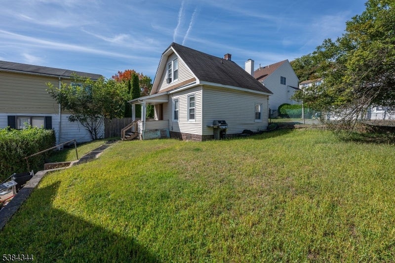 Haledon Boro, New Jersey, 07508, United States, 4 Bedrooms Bedrooms, ,3 BathroomsBathrooms,Residential,For Sale,1995412