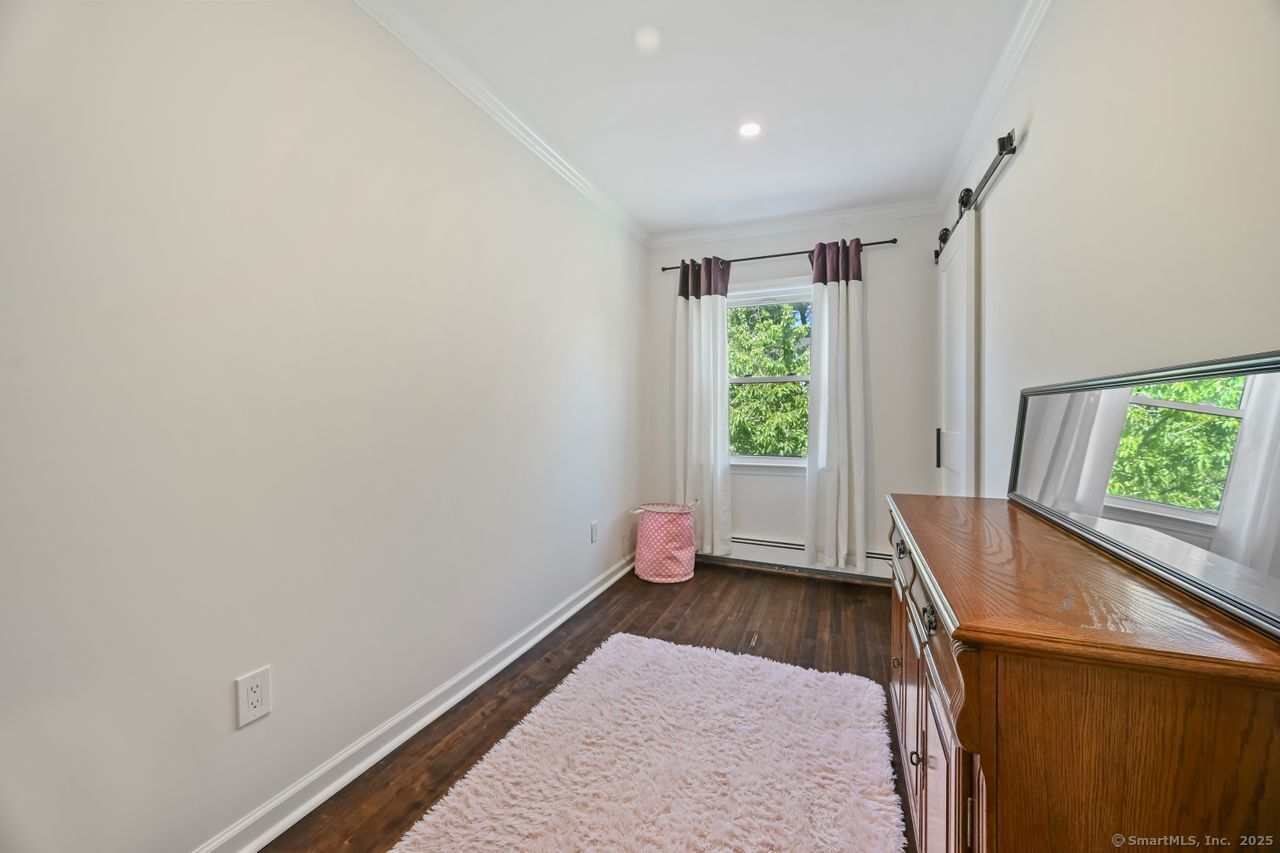 Stamford, Connecticut, 06902, United States, 3 Bedrooms Bedrooms, ,2 BathroomsBathrooms,Residential,For Sale,1837924