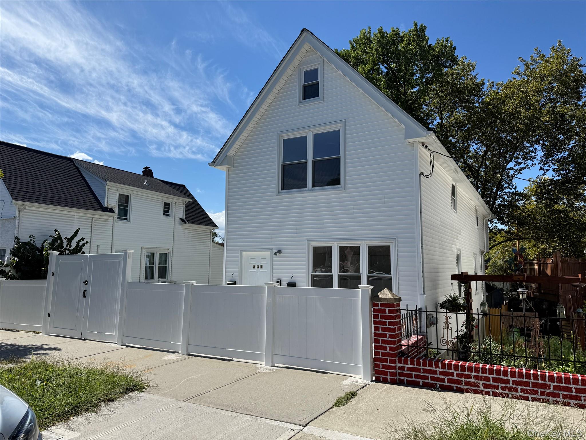 Bronx, New York, 10465, United States, 4 Bedrooms Bedrooms, ,2 BathroomsBathrooms,Residential,For Sale,1975745