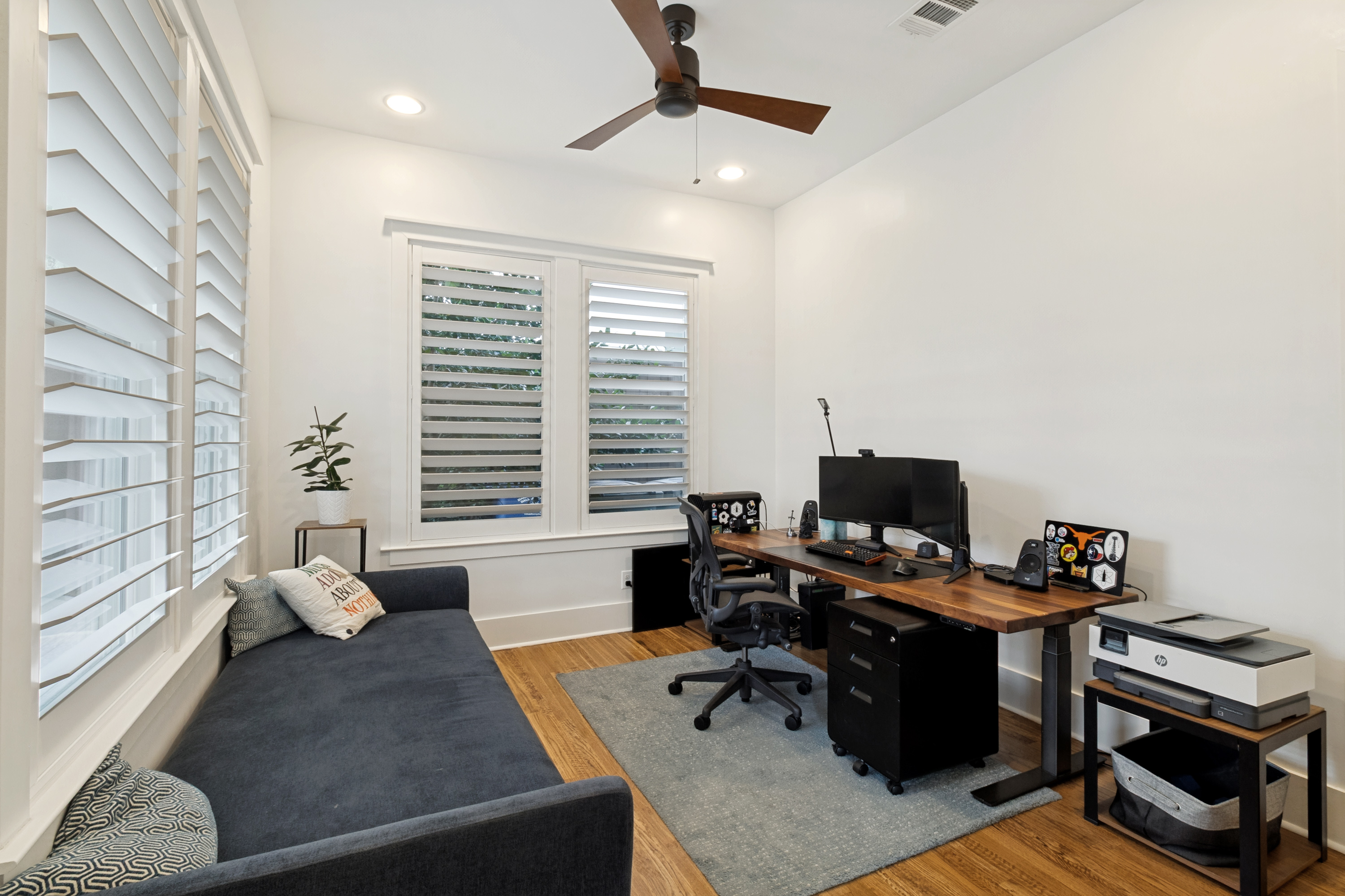  Stylishly Refreshed Craftsman in the Heart of Vickery Place - 物件實景