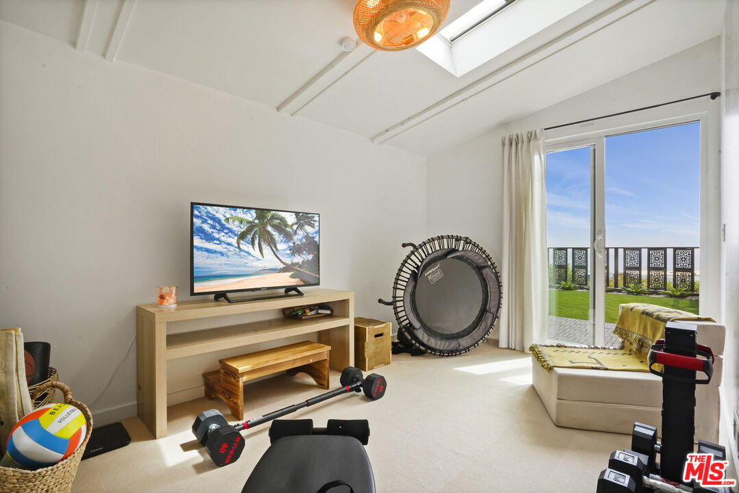 Malibu, California, 90265, United States, 3 Bedrooms Bedrooms, ,2 BathroomsBathrooms,Residential,For Sale,1874466