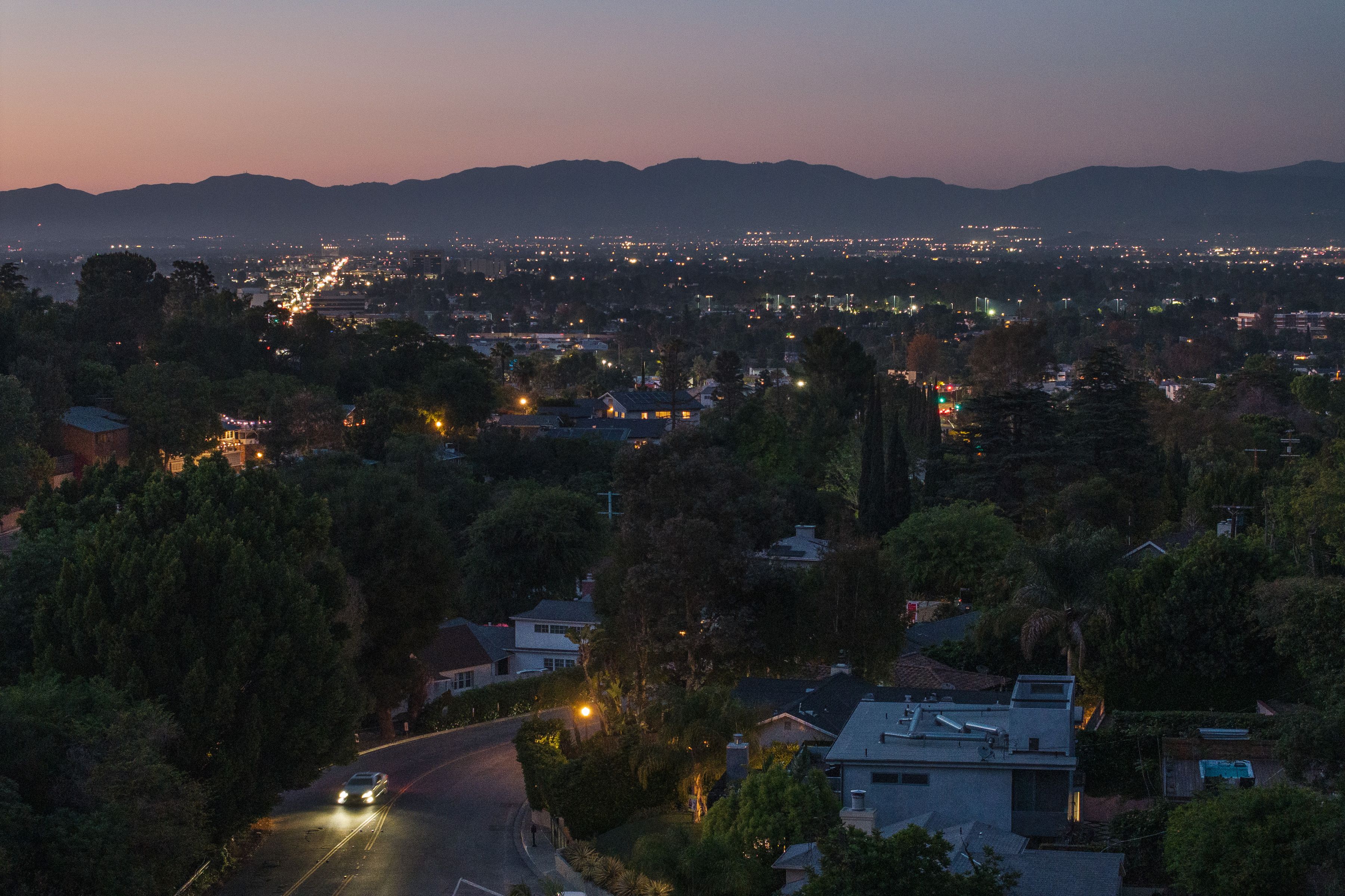  3920 Knobhill Drive - 物件實景
