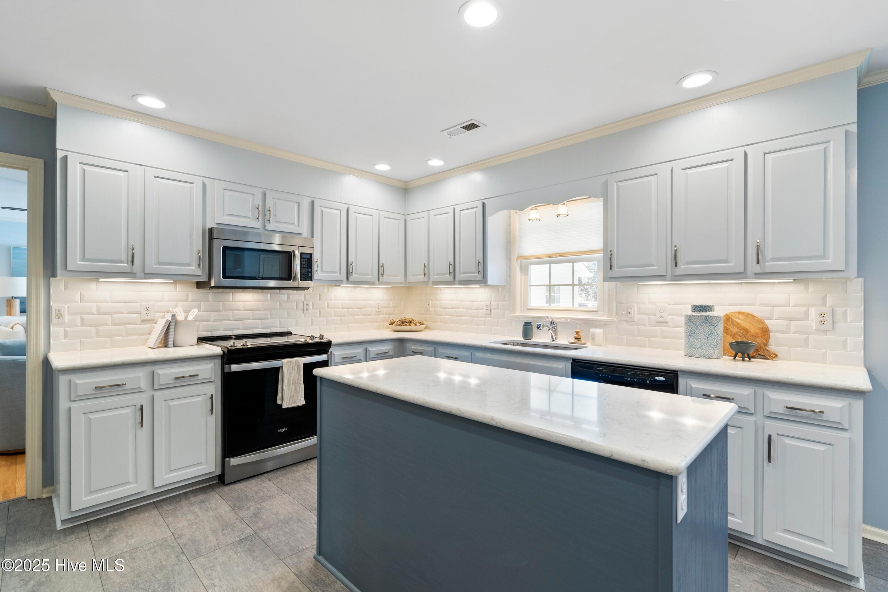 Wilmington, North Carolina, 28409, United States, 4 Bedrooms Bedrooms, ,3 BathroomsBathrooms,Residential,For Sale,1967637