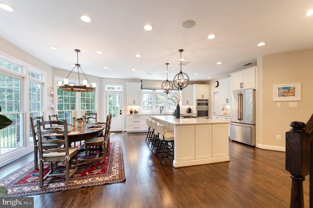 Vienna, Virginia, 22182, United States, 5 Bedrooms Bedrooms, ,6 BathroomsBathrooms,Residential,For Sale,1943879