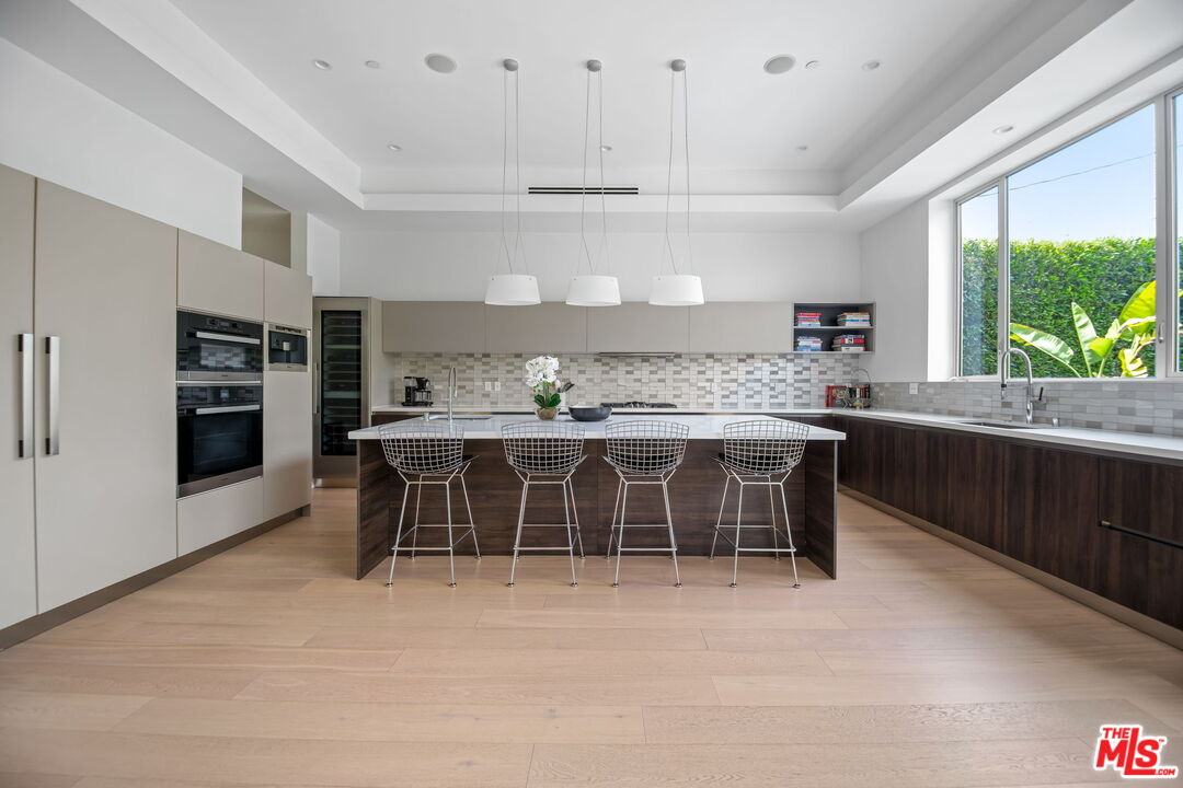 Los Angeles, California, 90046, United States, 5 Bedrooms Bedrooms, ,2 BathroomsBathrooms,Residential,For Sale,1829471