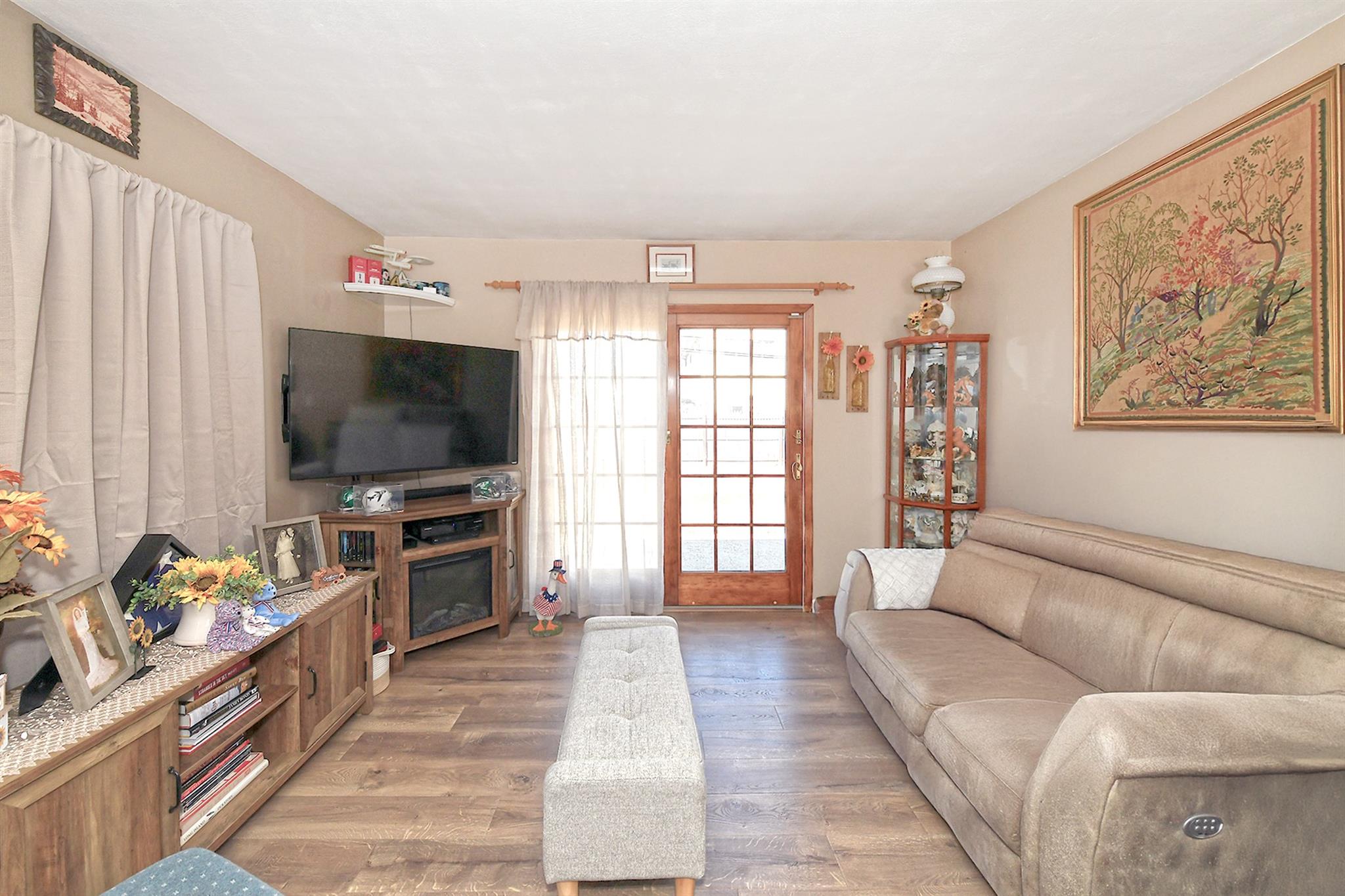 Levittown, New York, 11756, United States, 3 Bedrooms Bedrooms, ,1 BathroomBathrooms,Residential,For Sale,1737239