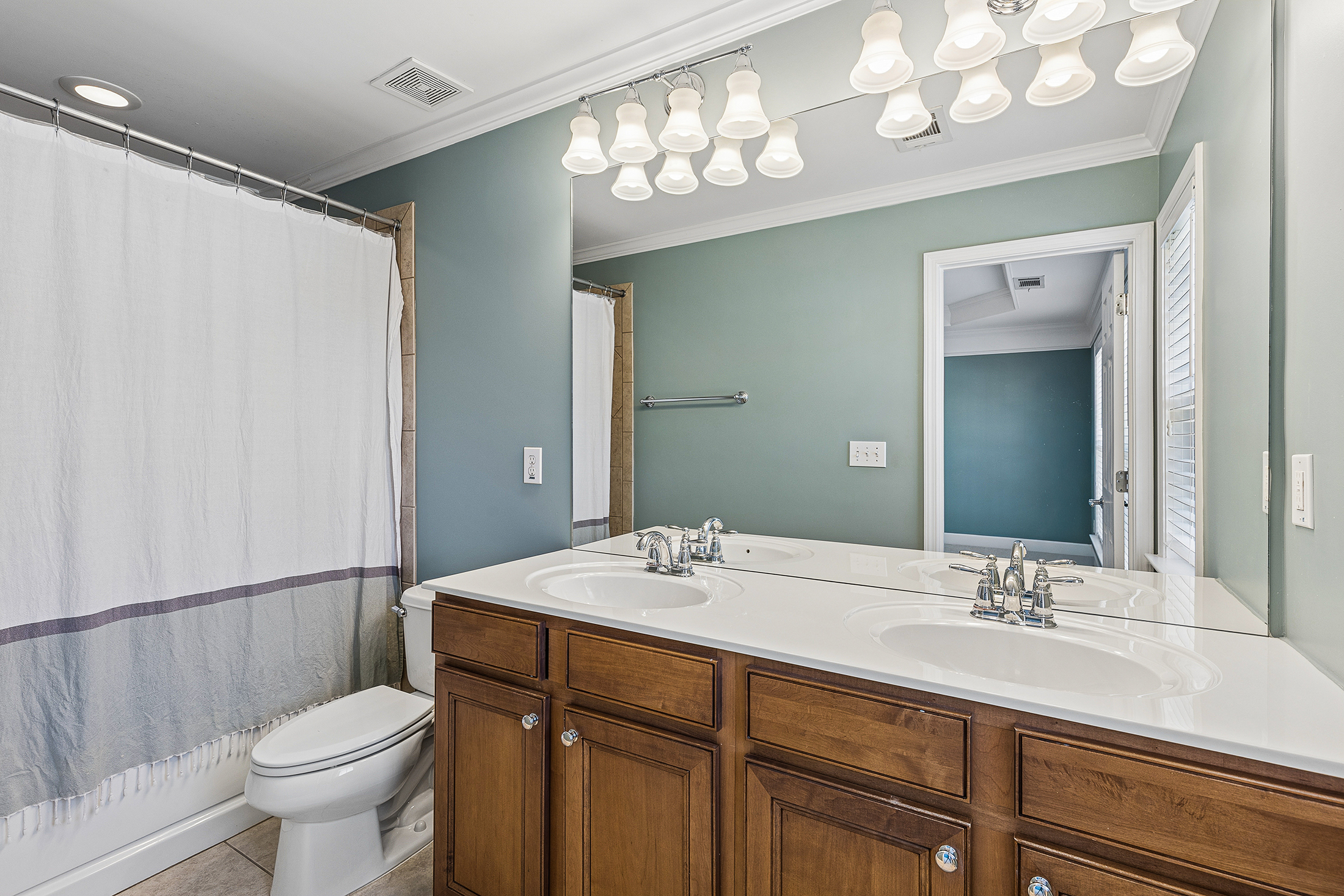  Impeccably Maintained End Unit Townhome in an Exceptional Smyrna Location - 物件實景