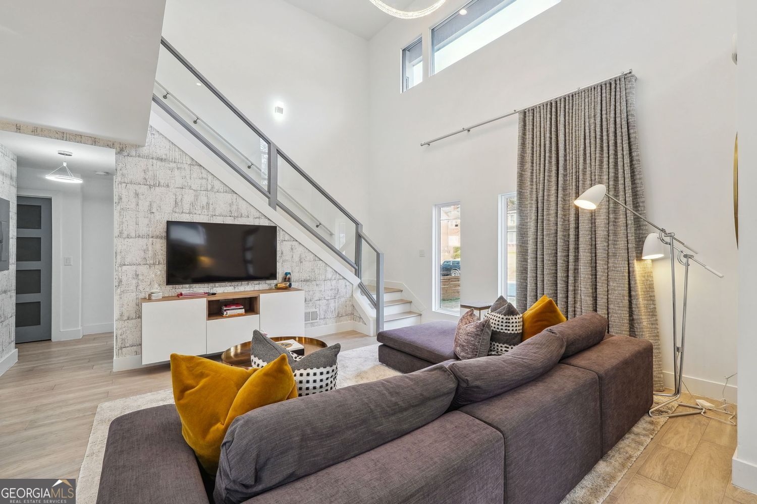 Atlanta, Georgia, 30310, United States, 4 Bedrooms Bedrooms, ,3 BathroomsBathrooms,Residential,For Sale,1892635