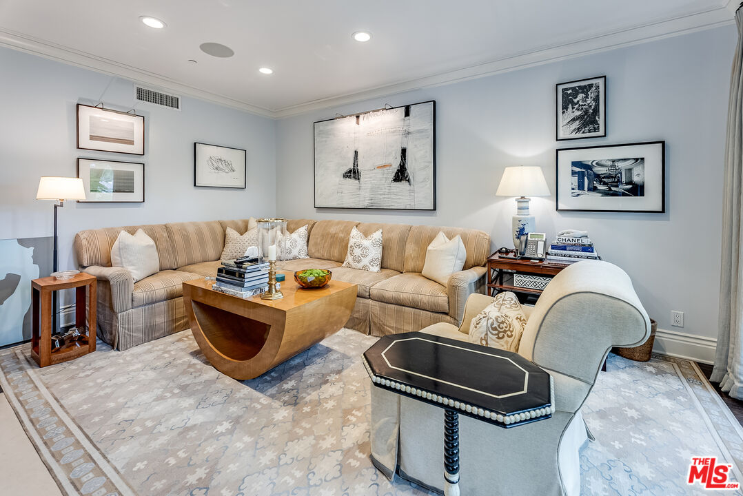 Beverly Hills, California, 90210, United States, 5 Bedrooms Bedrooms, ,6 BathroomsBathrooms,Residential,For Sale,1907457