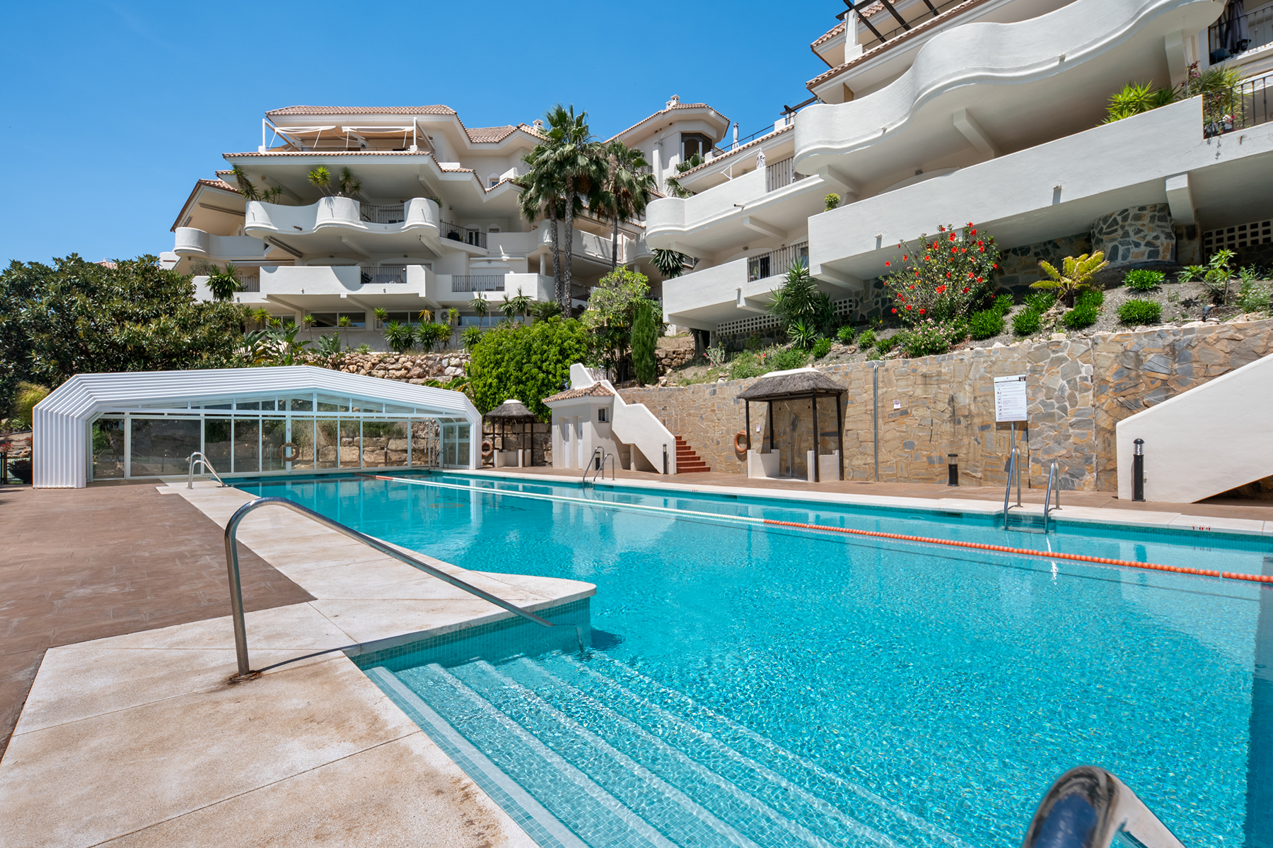  South-facing duplex penthouse with sea views in Nueva Andalucía - 物件實景