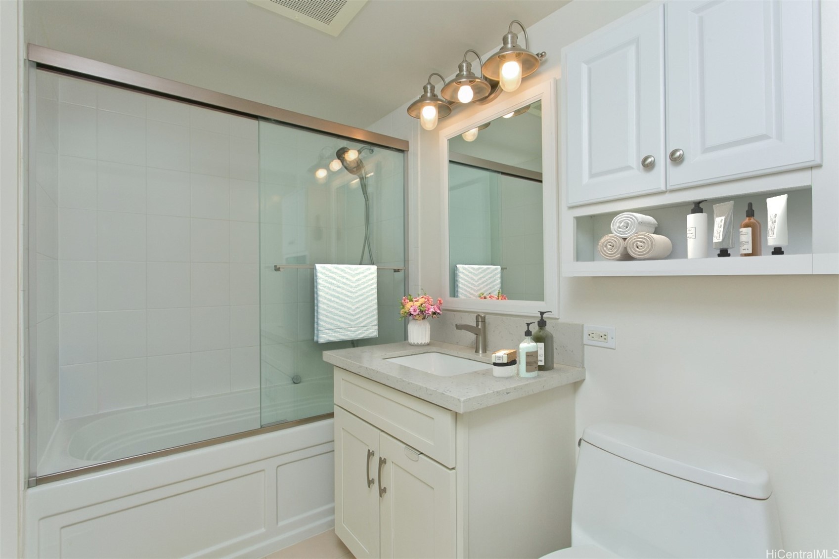 Honolulu, Hawaii, 96814, United States, 3 Bedrooms Bedrooms, ,2 BathroomsBathrooms,Residential,For Sale,1785999