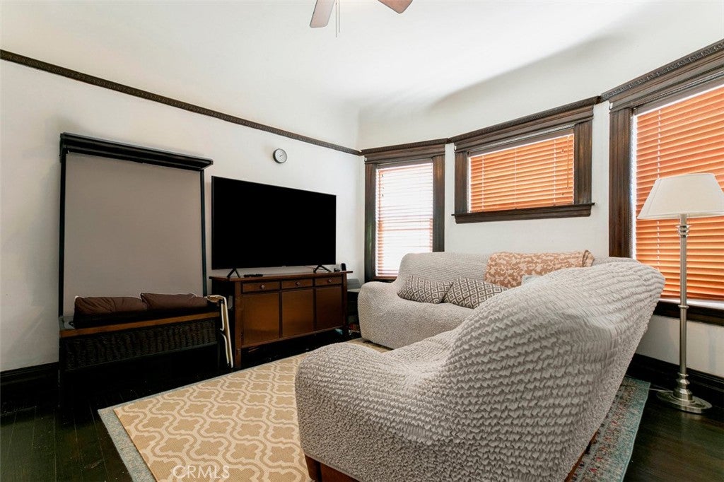 Los Angeles, California, 90006, United States, 5 Bedrooms Bedrooms, ,2 BathroomsBathrooms,Residential,For Sale,1940341