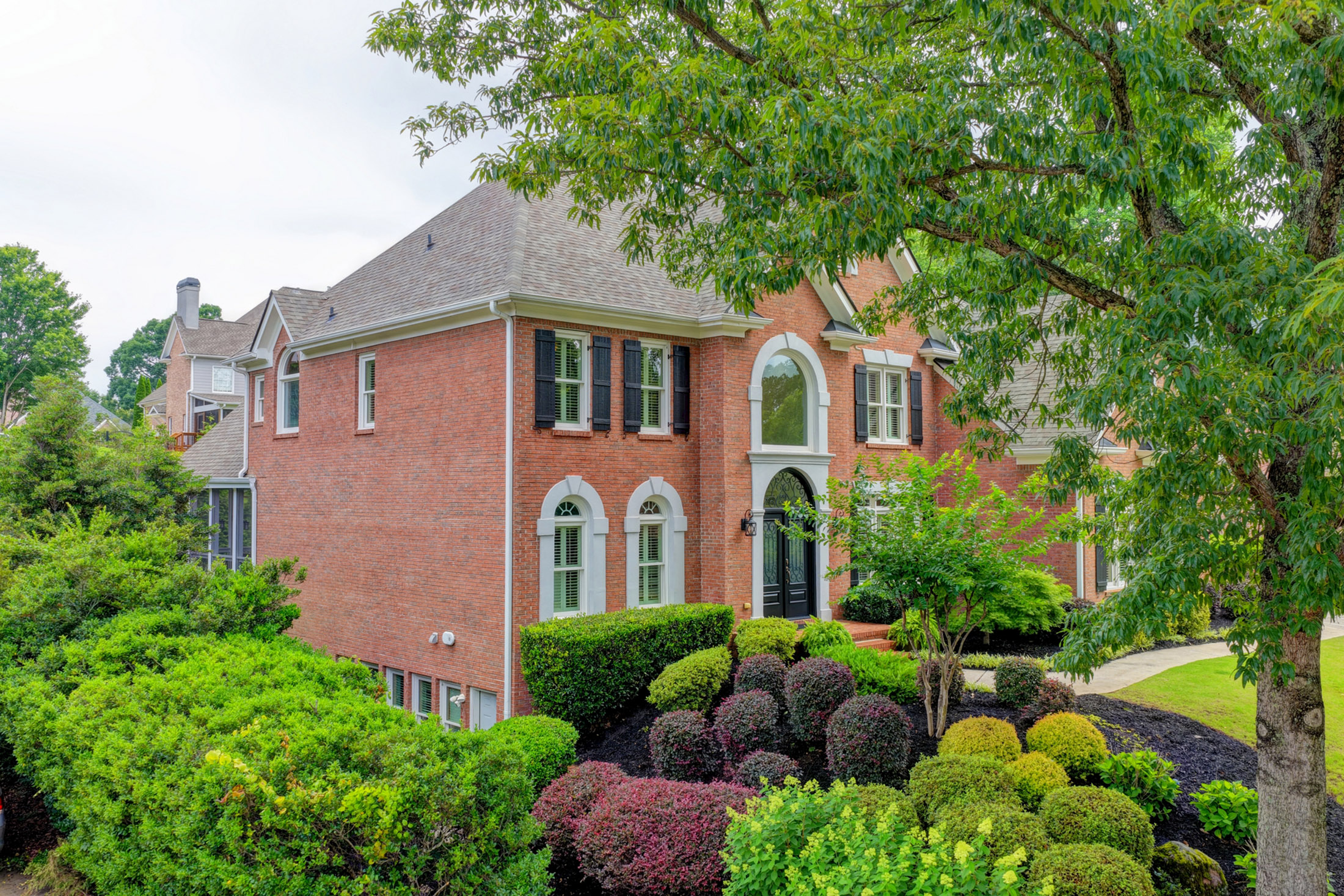  Stunning, Fully Renovated Glen Abbey Home Nestled in the Heart of Alpharetta - 物件實景